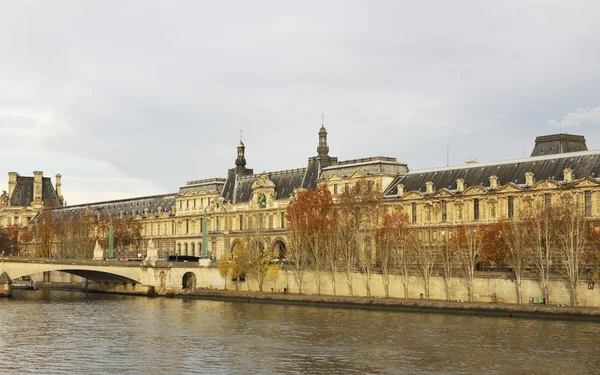 Paris em um tempo de outono . — Fotografia de Stock