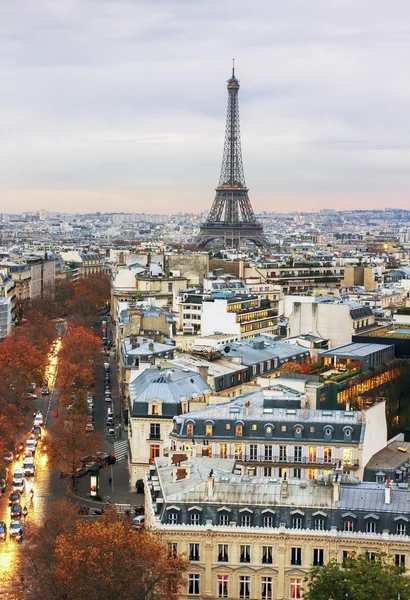 Blick vom Triumphbogen in Paris. — Stockfoto