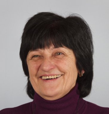 Güleryüzlü yetişkin kadın.