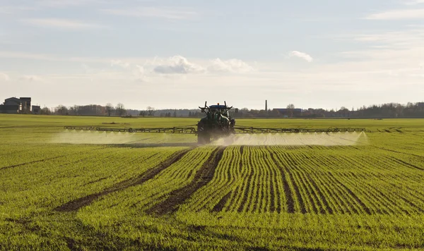 Tractor spraying. — Stock Photo, Image