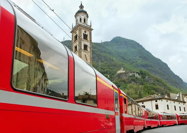 Pociąg ekspresowy Bernina. — Zdjęcie stockowe