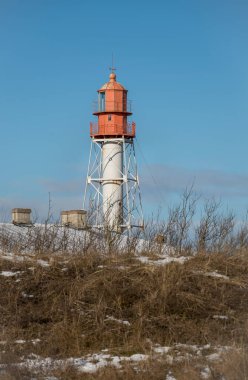 Baltık Denizi kıyısındaki deniz feneri.