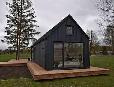 Letonya 'da müstakil bir evin görüntüsü.