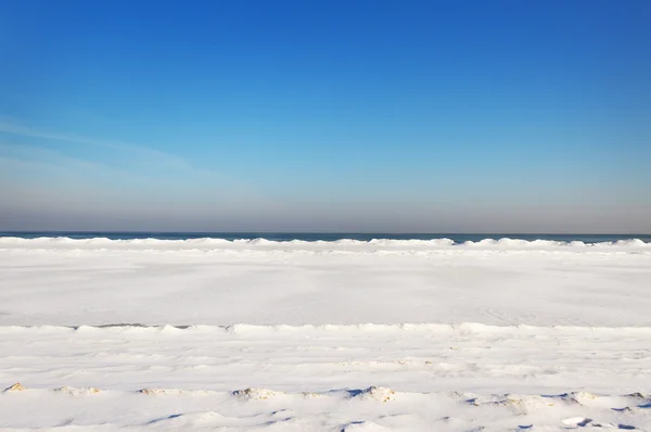 Winter door zee. — Stockfoto