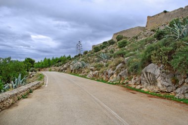 Yunanistan Hill road.