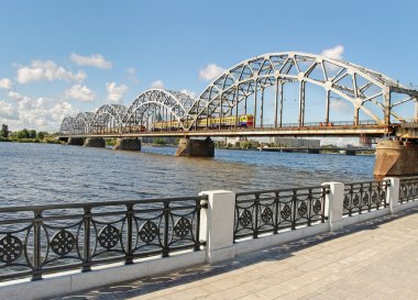  Riga'da Daugava Nehri.