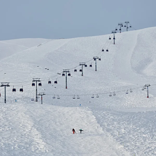 Gudauri, Georgia 'daki kayak merkezindeki teleferik. — Stok fotoğraf