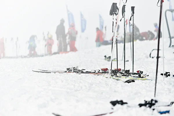 Sportovní zařízení v lyžařském středisku Gudauri — Stock fotografie