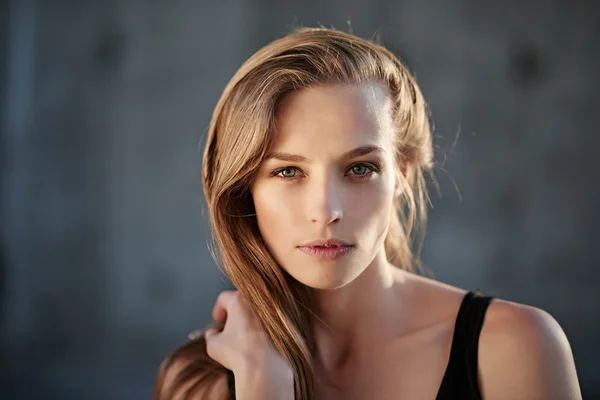 Beautiful long-haired blond woman portrait — Stock Photo, Image