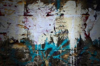 Dramatik karanlık eski taş duvar beyaz ve mavi boya ile su sıçramalarına - grunge tasarım için arka plan