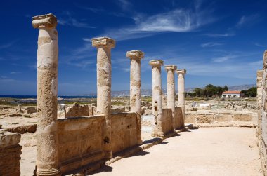 Antik sütunlar tapınağın kalıntıları arkeolojik park krallar, Paphos, Kıbrıs, Unesco mezarlar