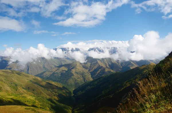 Caucasus mountains in Upper Svaneti,view from Latfari pass,famous trekking route to Ushguli village,Georgia, Central Asia — Stock Photo, Image