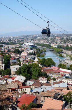 Teleferik Narikala kale eski Tiflis'te görüntüleyin. Tiflis Gürcistan en büyük şehir, Orta Asya başkentidir