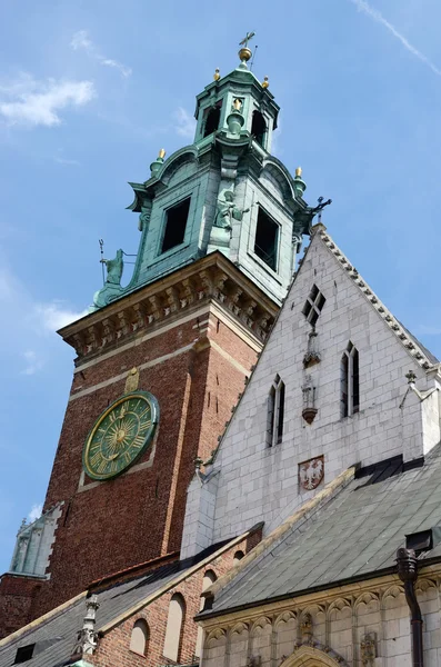 Vackra molnlandskap i Kaukasus under berömda vandringsrutt till medeltida Ushguli village, övre Svanetien, Georgien, Centralasien — Stockfoto