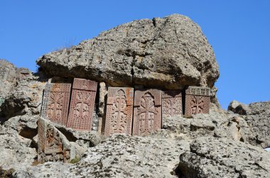 Khachkars (çapraz-taş) Geghard Manastırı, ortaçağ Hıristiyan sanat, Ermenistan, Kafkasya, UNESCO Dünya Miras Listesi
