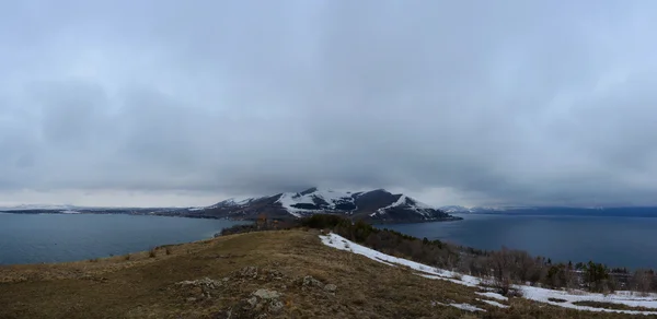 Panorama of Sevan lake peninsula with Sevanavank monastery in winter, largest lake in Armenia and Caucasus region, Central Asia — Stock Photo, Image