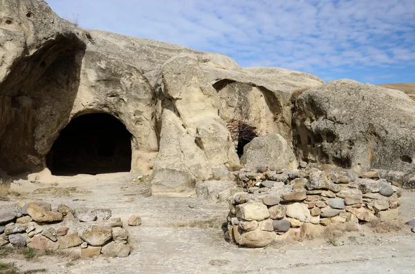 Ingången till gamla hus i grottan staden Uplistsikhe, 10 kilometer öster om staden Gori, Georgien-Shida Kartlien, Caucasus, Asien — Stockfoto