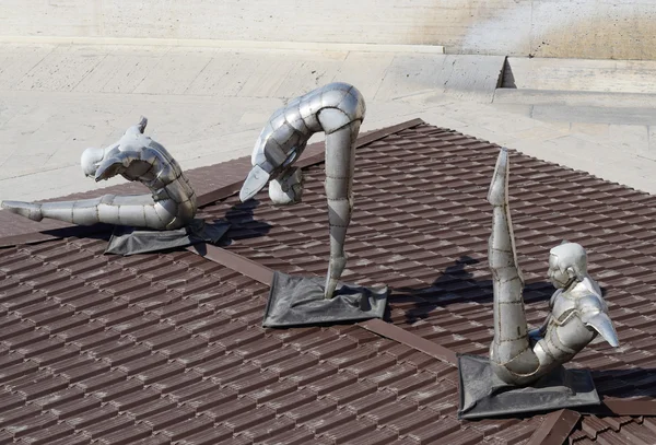 YEREVAN, ARMENIA - March 8, 2015: Contemporary art statue "training people" near  Cascade, giant stairway in Yerevan, Armenia. It's important city landmark built in Soviet time — Stock Photo, Image