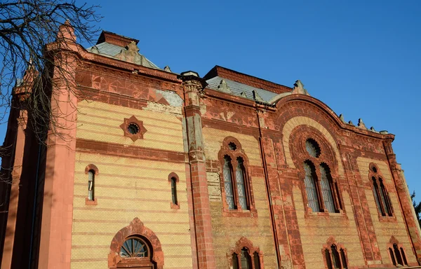 Vackra gamla judiska templet (synagoga) i Uzhgorod, Zakarpattia, västra Ukraina — Stockfoto