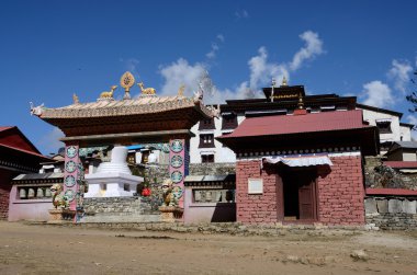 Kapısı üzerinde 19 Nisan 2013 yılında Tengboche, Solukhumbu,Nepal.It Thyangche Dongak Thakchok Chholing Budist manastır Everest bölgesinde en ünlü manastır biridir