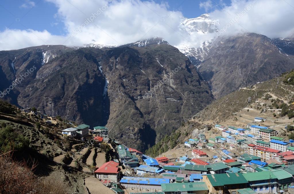 Premium Photo | Moraine and mountains. route to everest base camp.  sagarmatha national park, khumbu valley, nepal