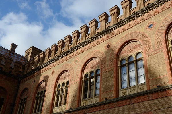 Budova bývalého arcibiskupského sídla Bukovina a Dalmácie (Černovická univerzita), západní Ukrajina, světového dědictví UNESCO — Stock fotografie