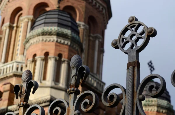 Closeup of beautiful fence in former archiepiscopal residence complex (Chernivtsi University) - cross and pinecone, Western Ukraine,unesco world heritage site — Stock Photo, Image