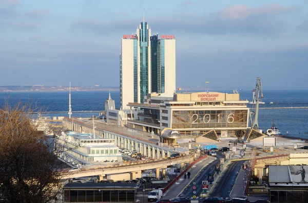 Vista das Escadas de Potemkin do porto de passageiros de importância internacional, localizado na costa noroeste do Mar Negro — Fotografia de Stock