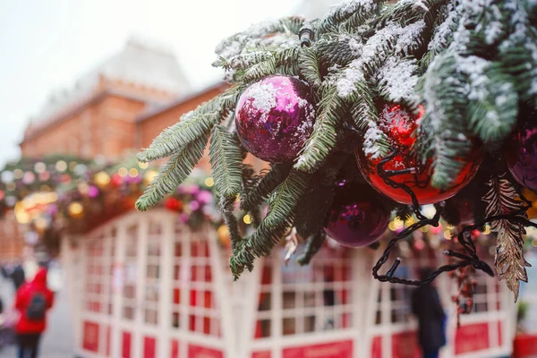 러시아 모스크바에서 열리는 2020 크리스마스 축제에 길거리에서의 크리스마스 작품과도 크리스마스 — 스톡 사진