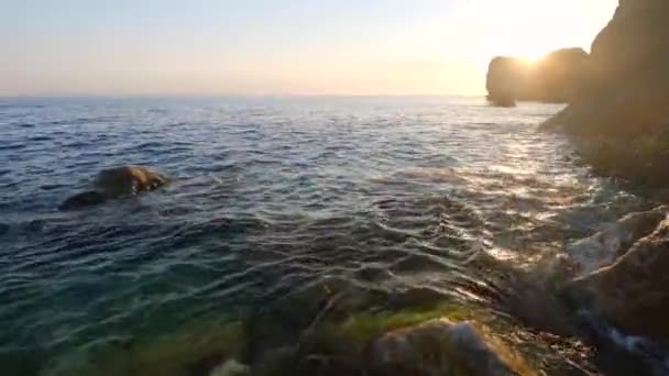 Colorful warm sunset over the sea and volcanic basalt rocks — Αρχείο Βίντεο