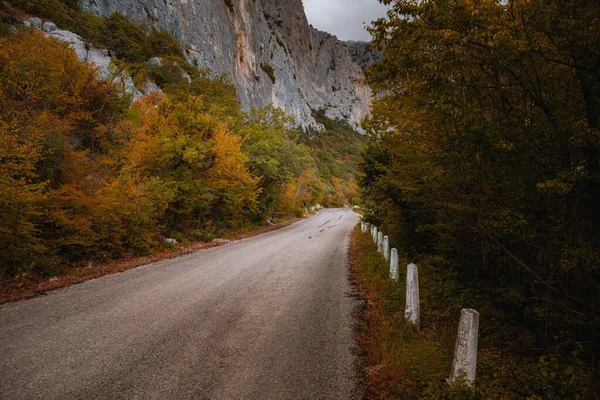 Asphalt Road Autumn Day Landscape Beautiful Empty Mountain Road Perfect — Stock Photo, Image