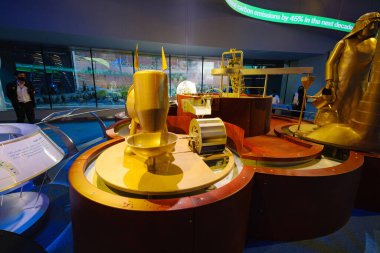 Dubai, BAE - 02.13.2021: ExPO 2020 'nin sürdürülebilirlik pavyonlarından birinin içinde. İçerde Yürümek Gelecekteki değerlerin laboratuvarı.