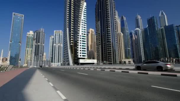 Dubai Uae 2021 Dubai Marina Street Bridge 迪拜最有名的地区之一的交通 工作日开始 — 图库视频影像