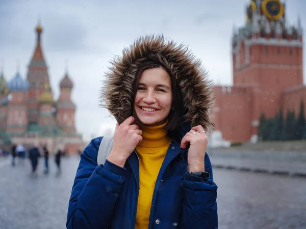 Turista Asiatico Vacanze Viaggio Inverno Mosca Donna Posa Nella Fredda — Foto Stock