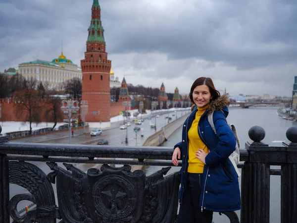 Turista Asiatico Vacanze Viaggio Inverno Mosca Donna Posa Nella Fredda — Foto Stock