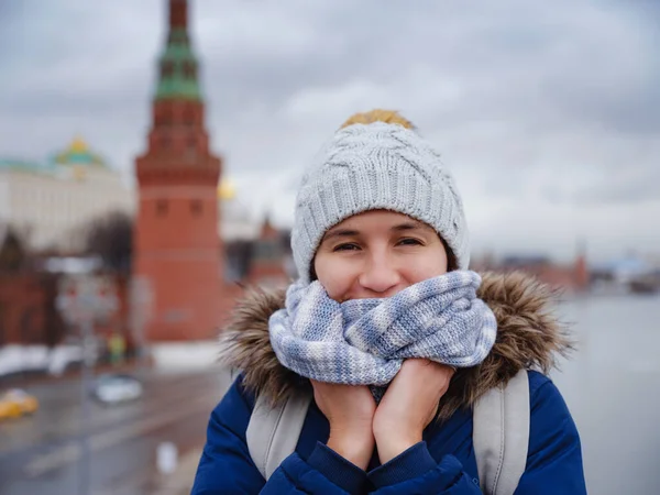Turista Asiatico Vacanze Viaggio Inverno Mosca Donna Posa Nella Fredda — Foto Stock