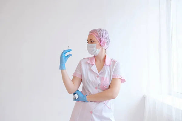 Médico Enfermeiro Mãos Dadas Luvas Azuis Segurando Doença Vacina Covid — Fotografia de Stock
