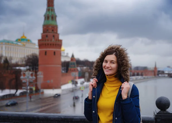 Turista Asiatico Vacanze Viaggio Inverno Mosca Donna Posa Nella Fredda — Foto Stock