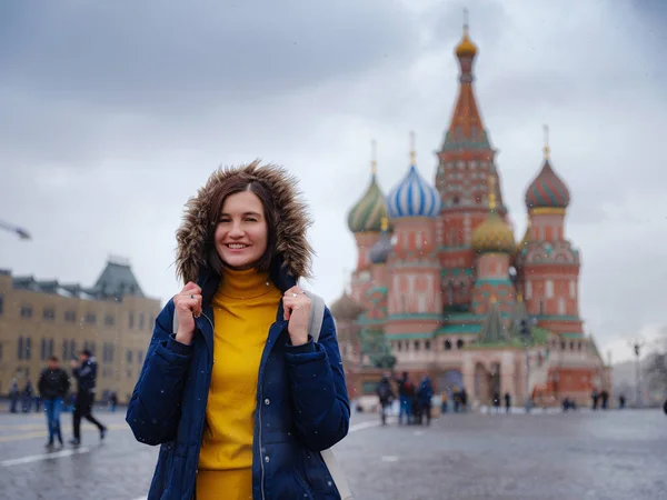 Turista Asiatico Vacanze Viaggio Inverno Mosca Donna Posa Nella Fredda — Foto Stock