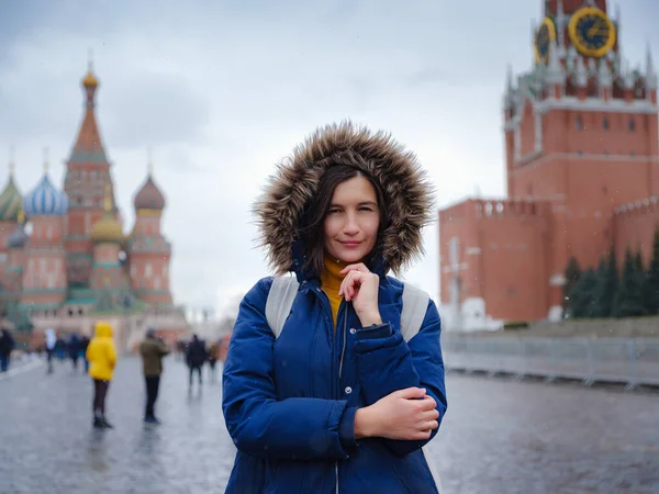 Turista Asiatico Vacanze Viaggio Inverno Mosca Donna Posa Nella Fredda — Foto Stock