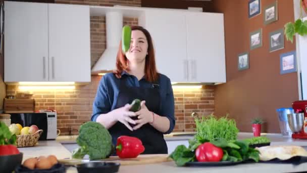 家庭烹调食物体验的概念 — 图库视频影像
