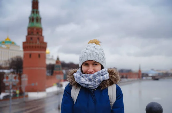 Turista Asiatico Vacanze Viaggio Inverno Mosca Donna Posa Nella Fredda — Foto Stock