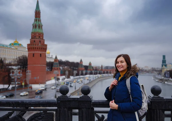 Turista Asiatico Vacanze Viaggio Inverno Mosca Donna Posa Nella Fredda — Foto Stock