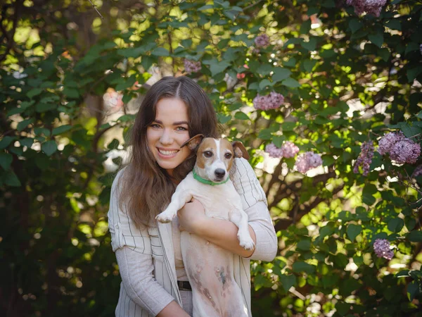 Junge Frau Mit Ihrem Süßen Jack Russell Terrier Freien Schönes — Stockfoto