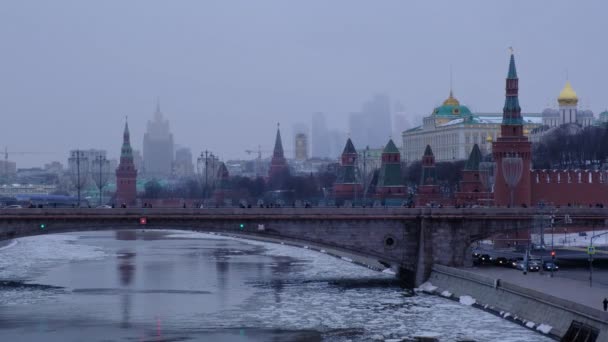 Moskou Rusland 2021 Bovenaanzicht Van Het Verkeer Nabij Het Kremlin — Stockvideo