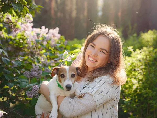 Jovem Com Seu Bonito Jack Russell Terrier Livre Belo Animal — Fotografia de Stock