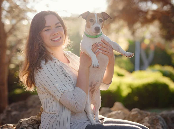 Jovem Com Seu Bonito Jack Russell Terrier Livre Belo Animal — Fotografia de Stock