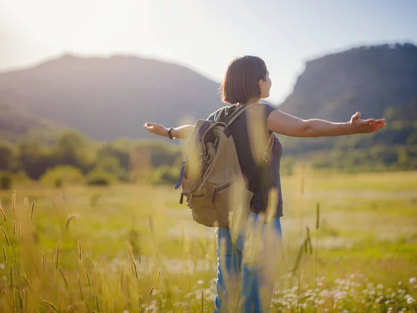 Trendy Young Woman Backpack Field Sunset Freedom Nature Concept Soft — Stock Photo, Image