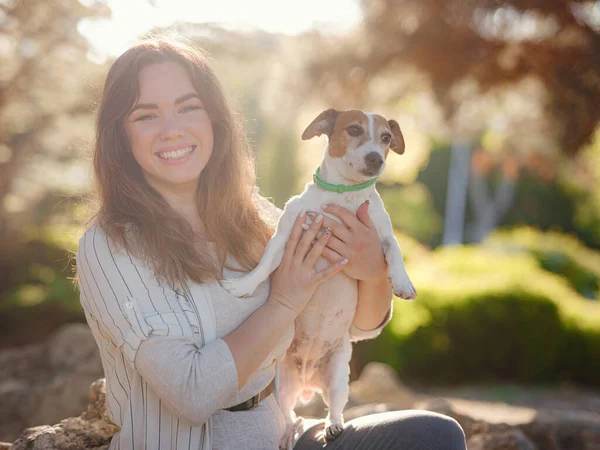 Jovem Com Seu Bonito Jack Russell Terrier Livre Belo Animal — Fotografia de Stock