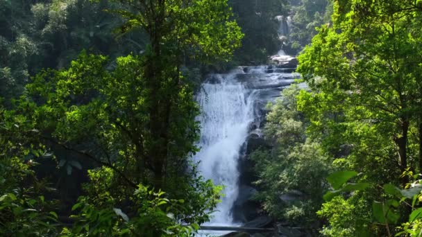Sirithan Waterfall in Doi Inthanon National Park, Chom nd — Stock Video